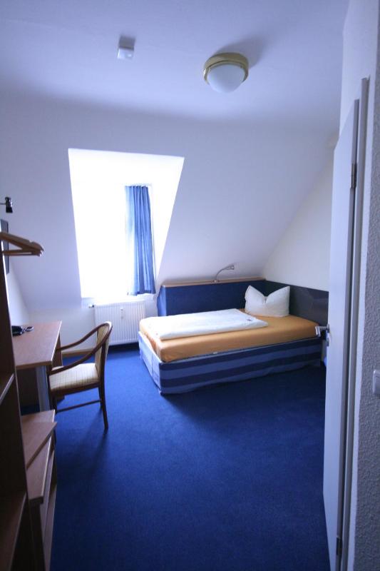Single Room image 4