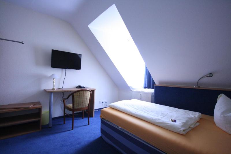 Single Room image 3