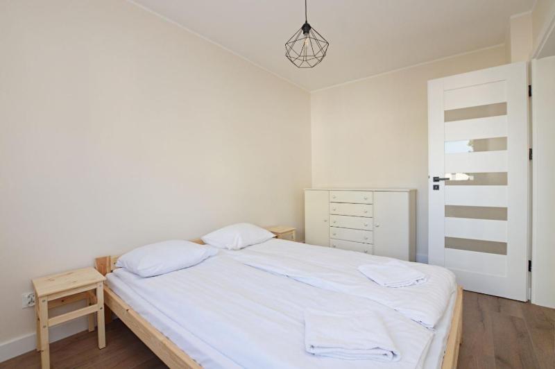 Spacious Victus Apartment with a Balcony Near the Beach by Noclegi Renters - image 3