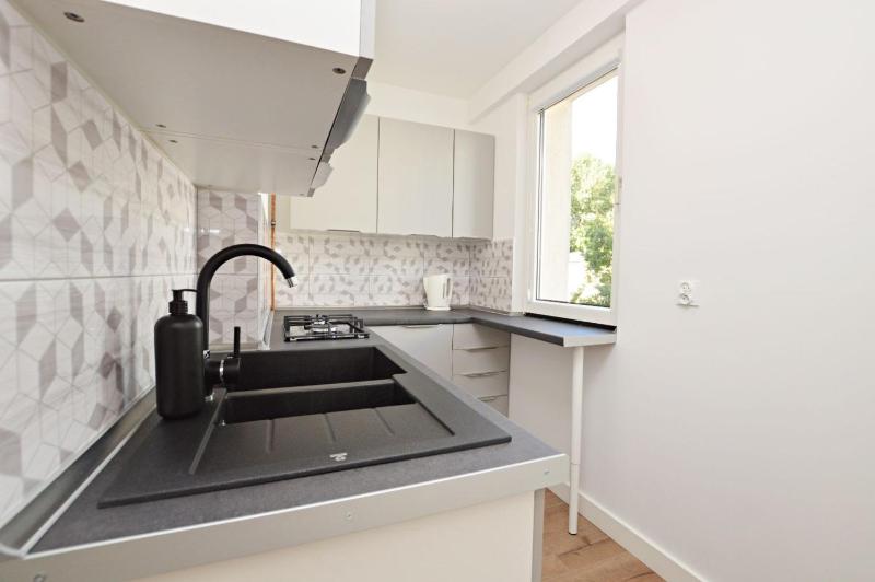 Spacious Victus Apartment with a Balcony Near the Beach by Noclegi Renters - image 10