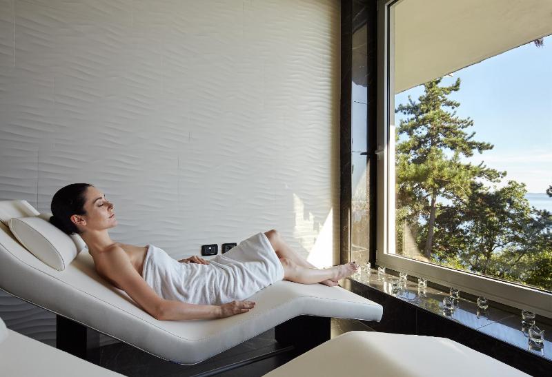 Hotel Riviera & Maximilian's - image 28
