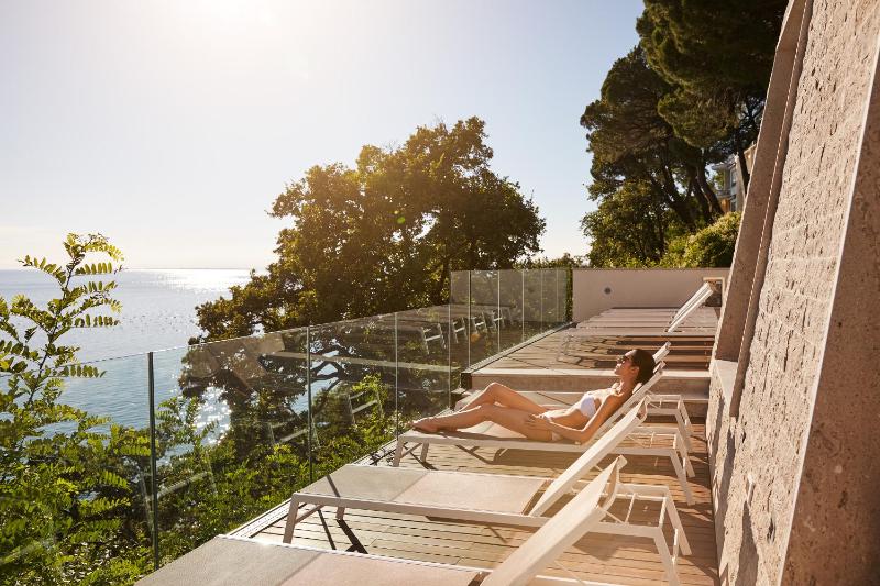 Hotel Riviera & Maximilian's - image 26