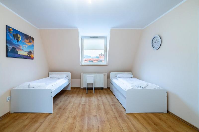 Komfortowy Apartament dla 6 Gości Przyjazny Zwierzętom by Noclegi Renters - image 1