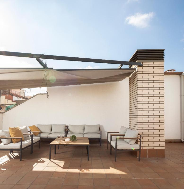 Feelathome Plaza Apartments - image 1