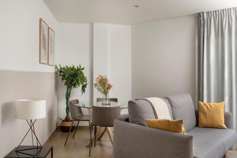 Feelathome Plaza Apartments - image 5