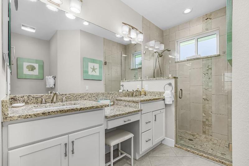 140 Pearl Paradise 3BR 2BA with Pool! home - image 25