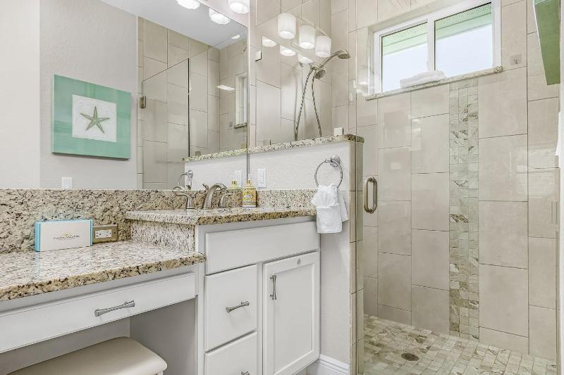140 Pearl Paradise 3BR 2BA with Pool! home - image 10