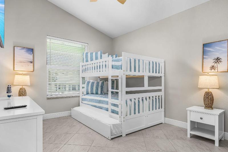 140 Pearl Paradise 3BR 2BA with Pool! home - image 19