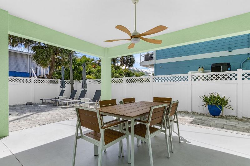 140 Pearl Paradise 3BR 2BA with Pool! home - image 16