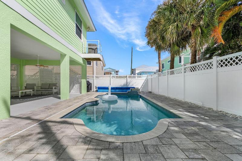 140 Pearl Paradise 3BR 2BA with Pool! home - image 27