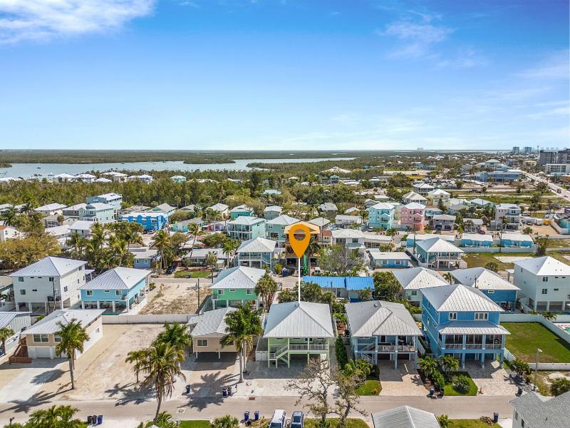140 Pearl Paradise 3BR 2BA with Pool! home - image 15