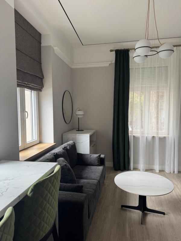 Center Cosy Vintage Apartment - image 4