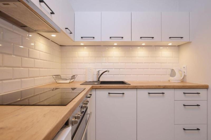 Comfortable Victus Studio near the Railway Station by Noclegi Renters - image 3