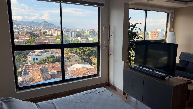 Mejor vista panorámica ubicación céntrica al lado de centros comerciales y los mejores restaurantes tenemos hermosa piscina gimnasio y parqueadero gratis - image 5