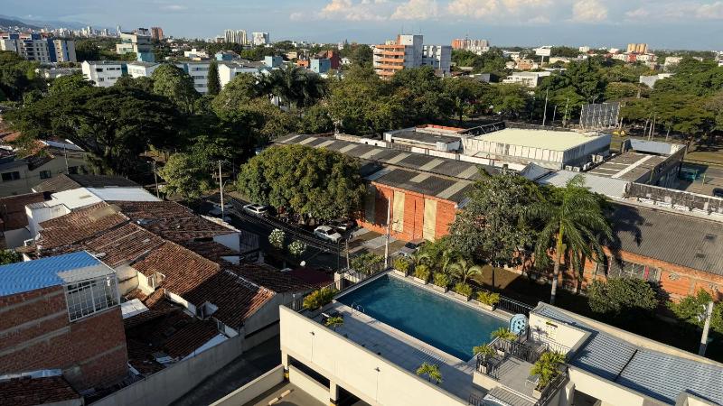 Mejor vista panorámica ubicación céntrica al lado de centros comerciales y los mejores restaurantes tenemos hermosa piscina gimnasio y parqueadero gratis - image 11
