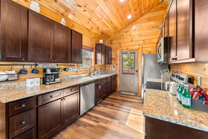 Family Cabin Private Indoor Pool Hot Tub Views Arcades EV - 5 Min to Pkwy - image 4