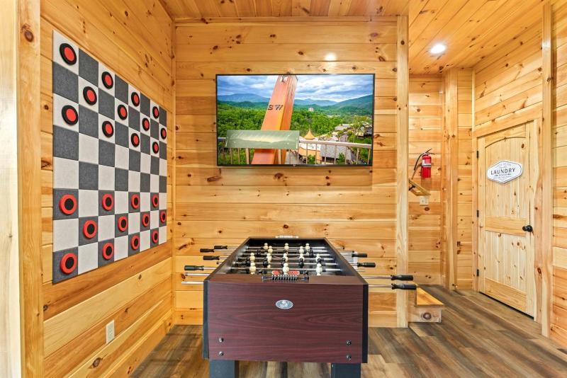 Family Cabin Private Indoor Pool Hot Tub Views Arcades EV - 5 Min to Pkwy - image 13