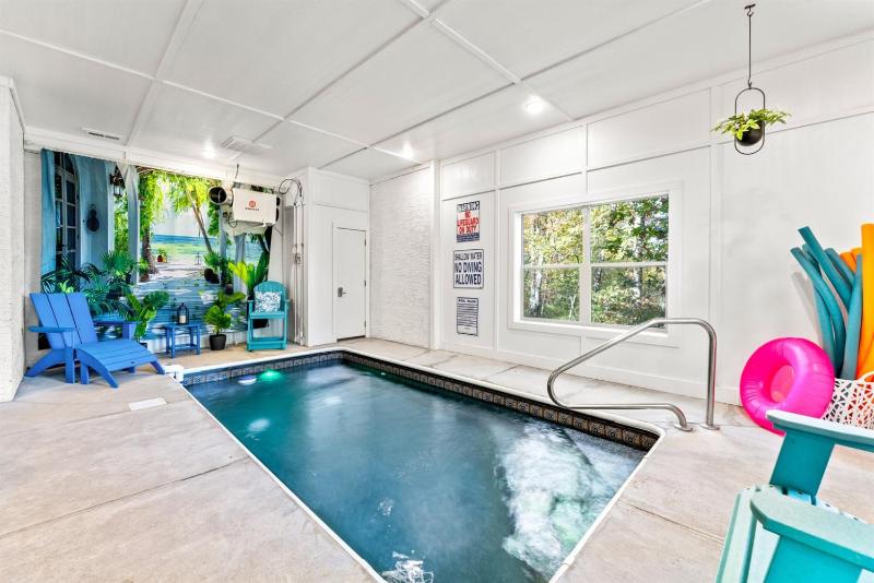 Family Cabin Private Indoor Pool Hot Tub Views Arcades EV - 5 Min to Pkwy - image 8