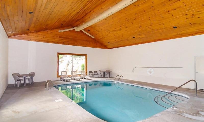 Family Cabin Private Indoor Pool Hot Tub Views Arcades EV - 5 Min to Pkwy - image 5