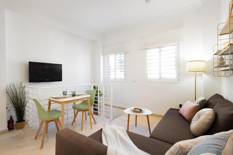 C39 Cosy apt next to the City Center - image 13