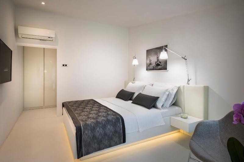 Standard Double Room image 4
