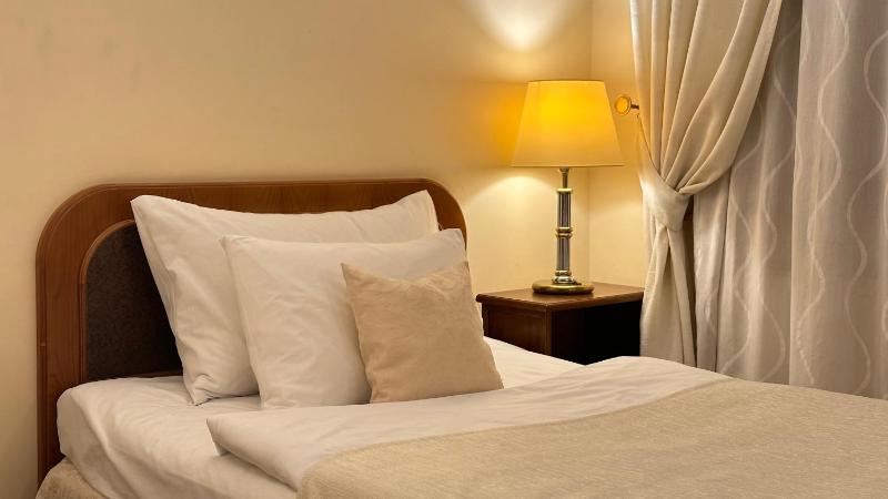 FLEUR DE LIS HOTEL - image 3