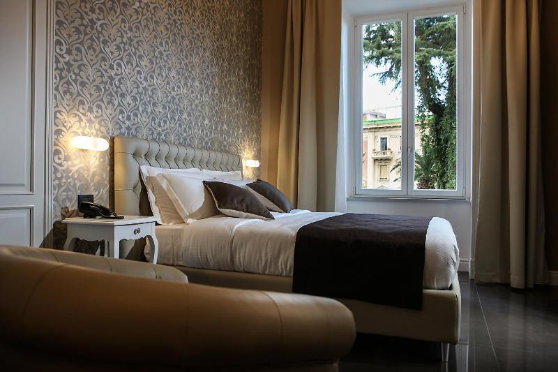 Superior Triple Room image 4