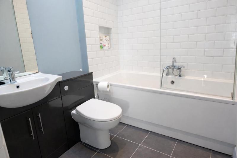 Contemporary 2BDR City Retreat - image 7
