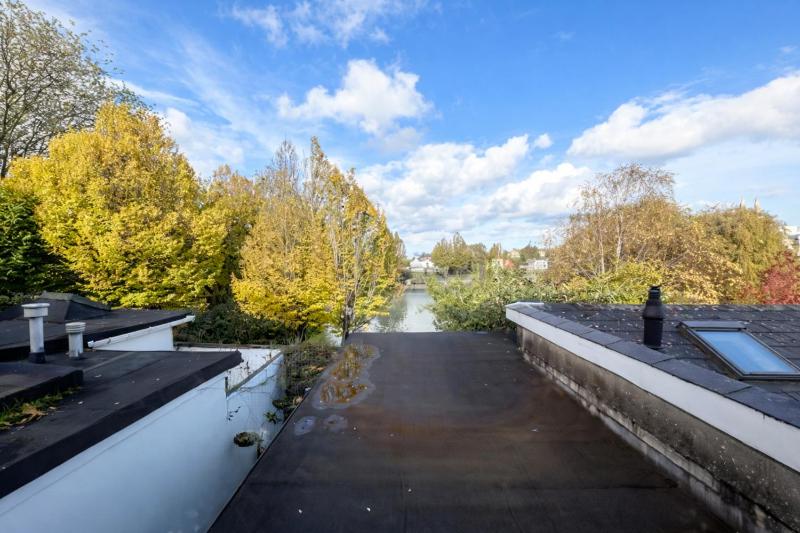Contemporary 2BDR City Retreat - image 10