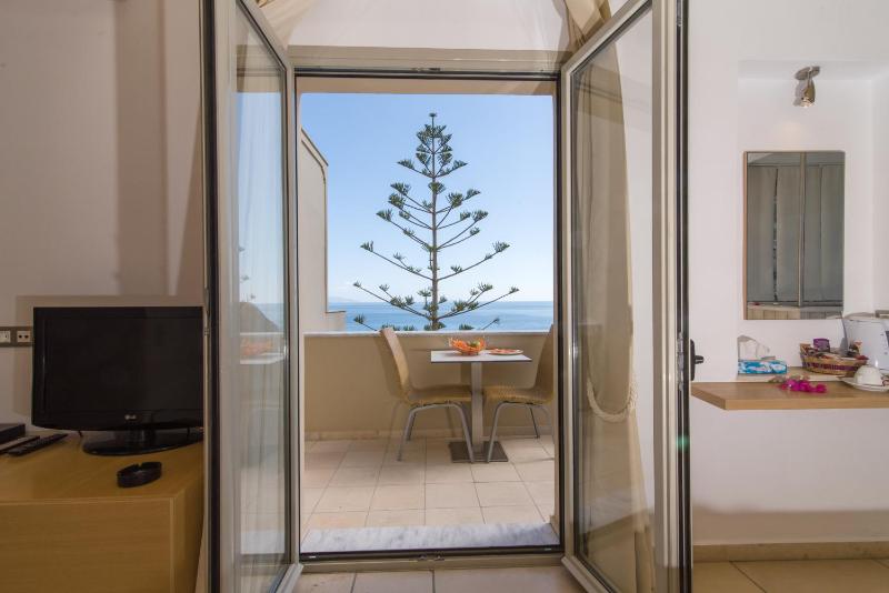 Maisonette with Indoor Hot Tub  image 3