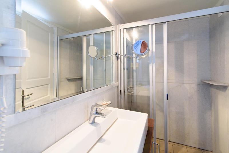 Maisonette with Indoor Hot Tub  image 2