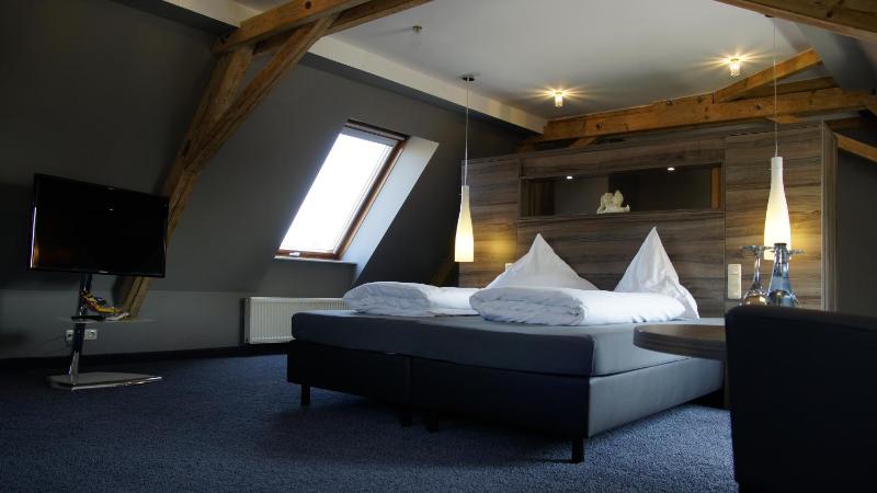 Double Room image 3