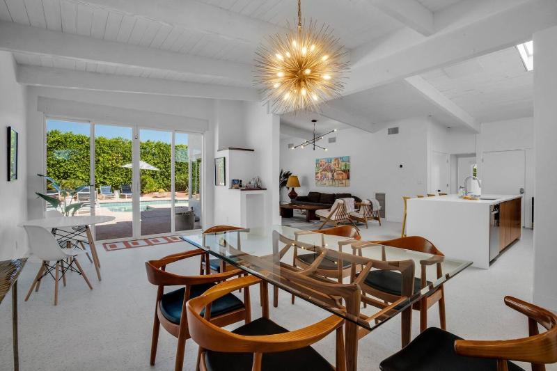 Mid-Century Oasis w Heated Pool & Hot Tub 7min DT - image 1