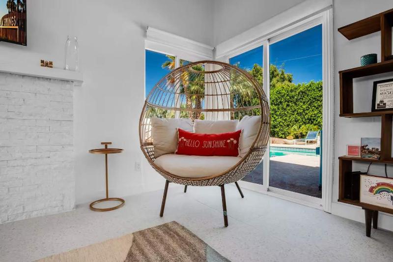 Mid-Century Oasis w Heated Pool & Hot Tub 7min DT - image 20