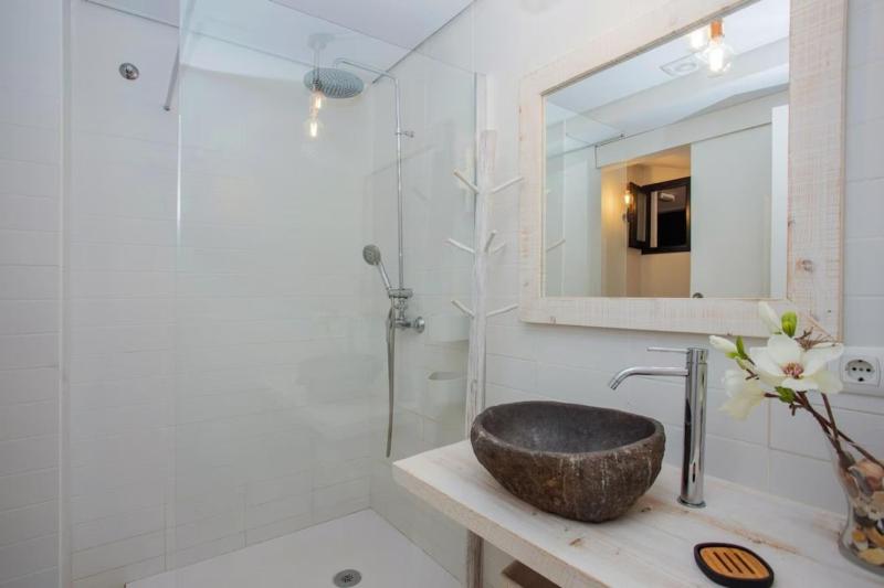 Stunning duplex with two terraces in Cala Blanca - image 5