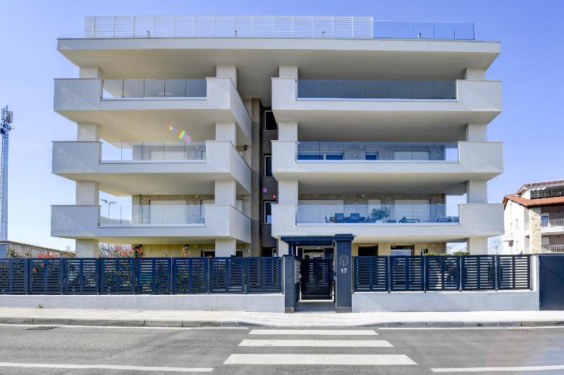 Opalia Residence - Rooftop Pool Apartment - image 6