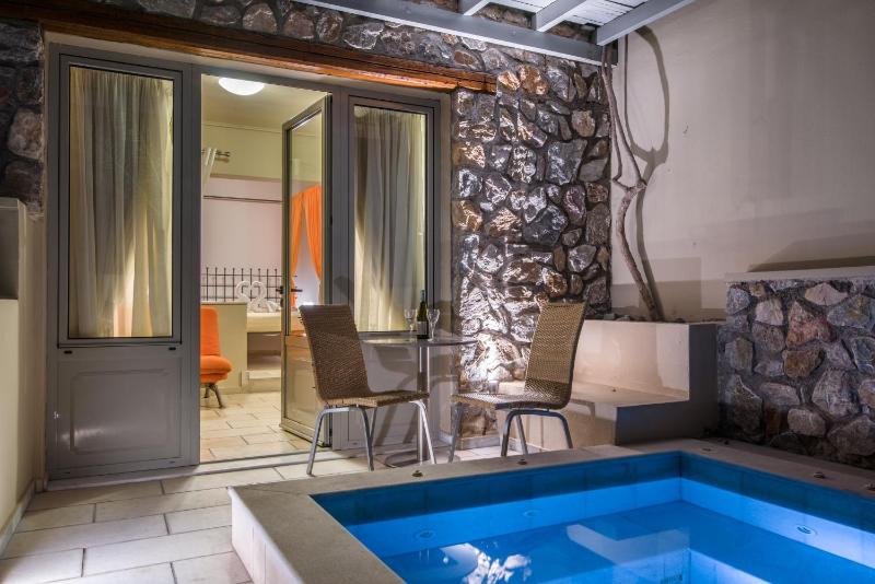 Junior Suite With Private Outdoor Tub image 2