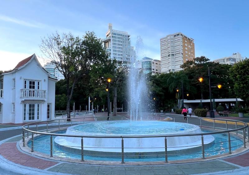 Elegant 2BR in La Esperilla with Balcony Rooftop and Gym - image 9