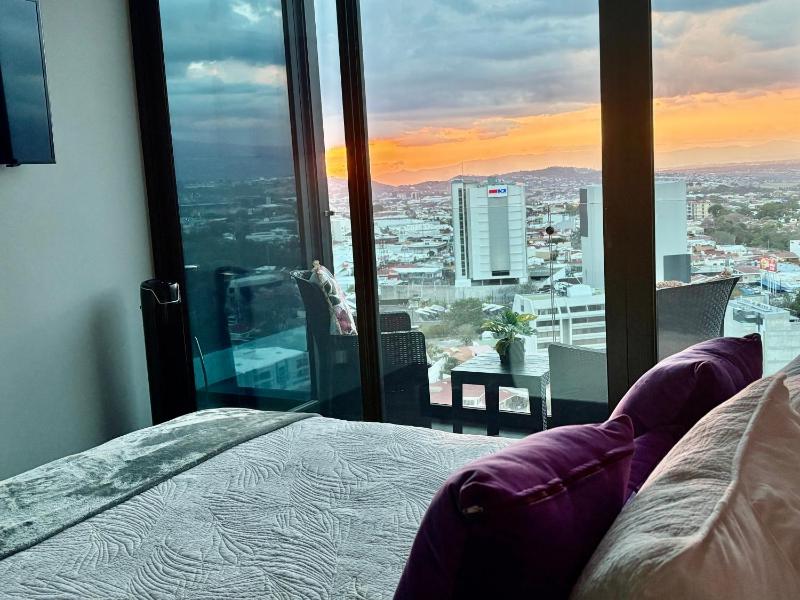 Amazing views SJO Cozy Equipped. 24/7 Concierge - image 1