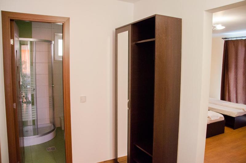 Triple Room with Private Bathroom image 3
