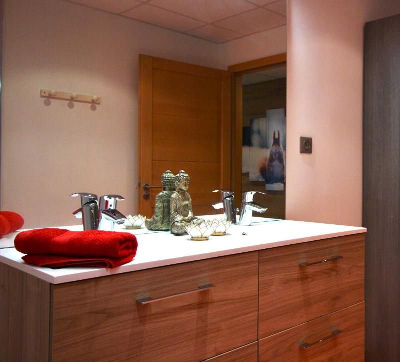 Appartement bien-être pour deux avec sauna privatif et piscine naturelle - Le Domaine des Fleurs Gérardmer - image 4