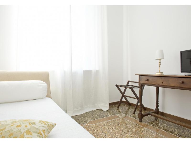 Deluxe Junior Suite image 4