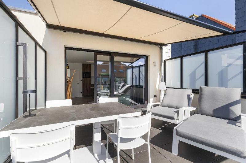 Thalassa 0501 Met Garage - image 17
