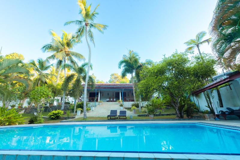 Coconut Grove Villa - Luxury 3 Bedrooms with Private Pool-Hikkaduwa - image 38