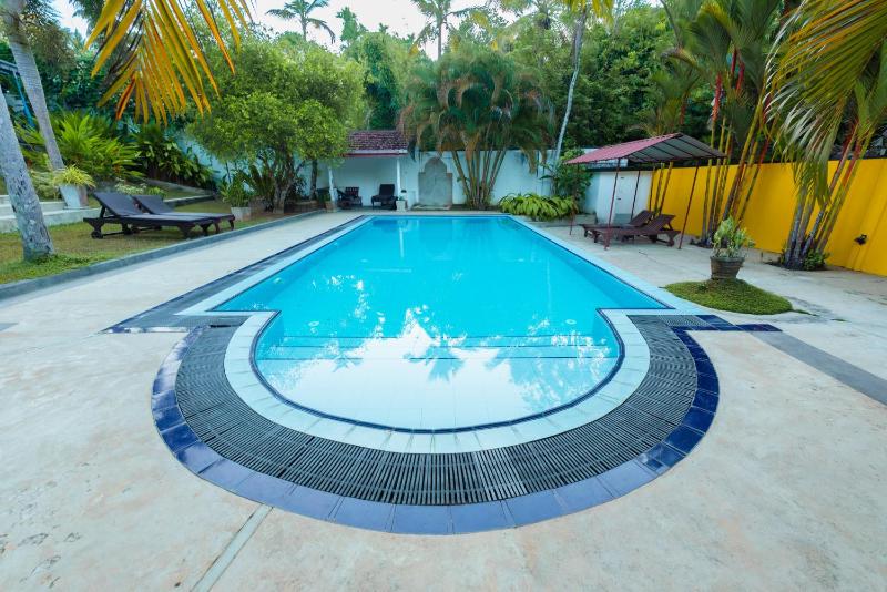 Coconut Grove Villa - Luxury 3 Bedrooms with Private Pool-Hikkaduwa - image 18