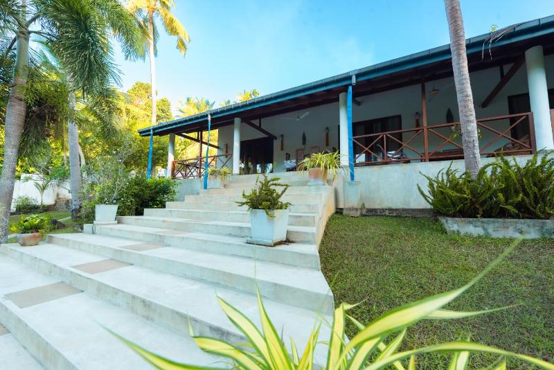Coconut Grove Villa - Luxury 3 Bedrooms with Private Pool-Hikkaduwa - image 13