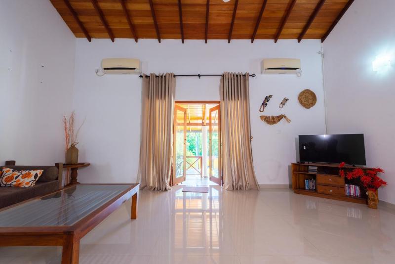 Coconut Grove Villa - Luxury 3 Bedrooms with Private Pool-Hikkaduwa - image 30