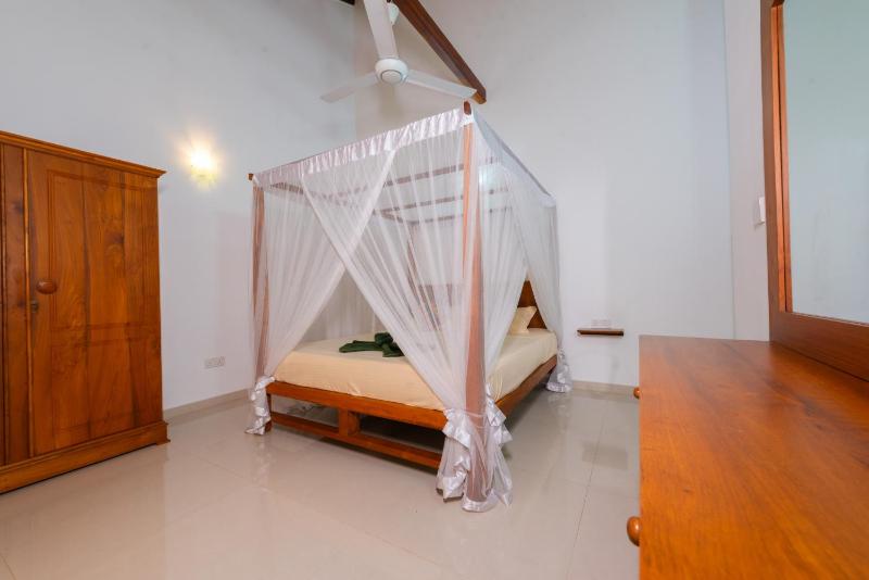 Coconut Grove Villa - Luxury 3 Bedrooms with Private Pool-Hikkaduwa - image 16