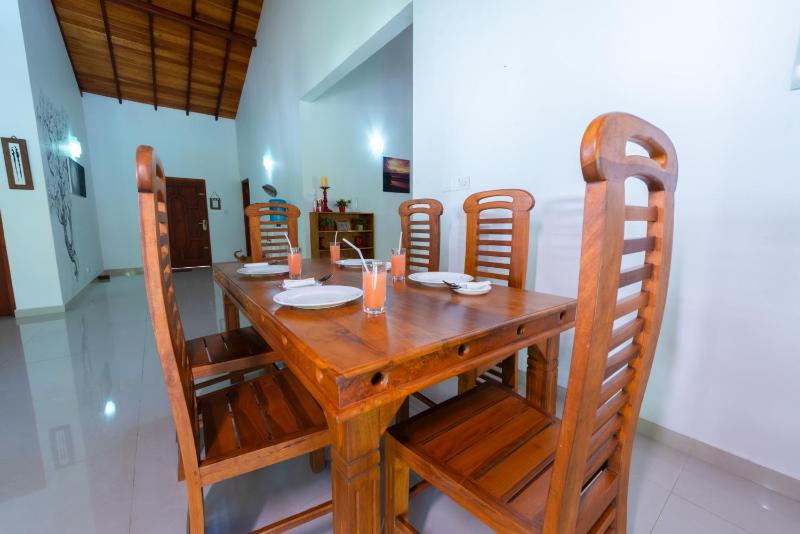 Coconut Grove Villa - Luxury 3 Bedrooms with Private Pool-Hikkaduwa - image 8