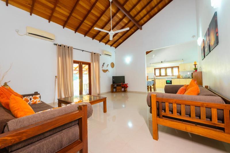 Coconut Grove Villa - Luxury 3 Bedrooms with Private Pool-Hikkaduwa - image 20